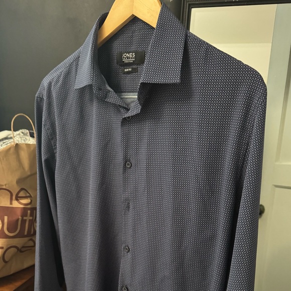 Jones New York Men’s Slim Fit Tech Dress Shirt
Medium
15 / 15.5
32 / 33 - Picture 4 of 4